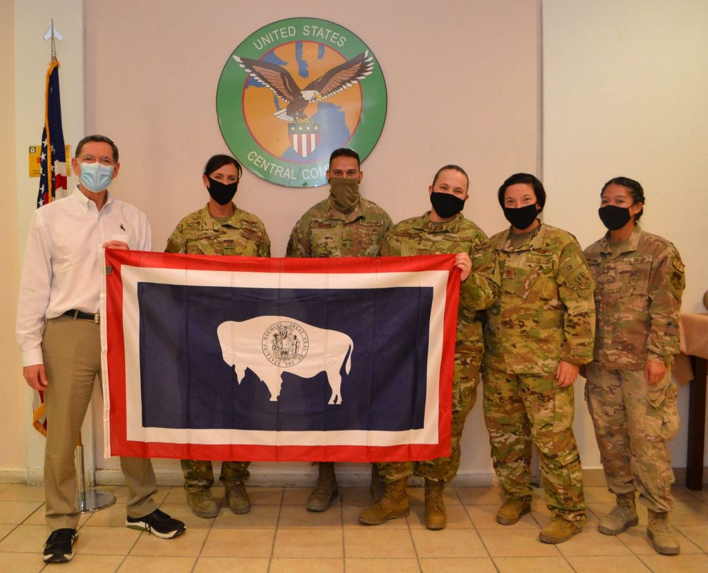 Sen. Barrasso with Wyo Guard Troops in Qatar