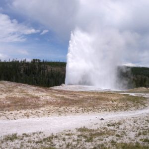 Old_Faithful_Geyser_Yellowstone_National_Park-1024x767.jpg