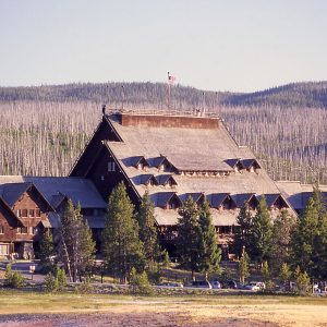 Old_Faithful_Inn