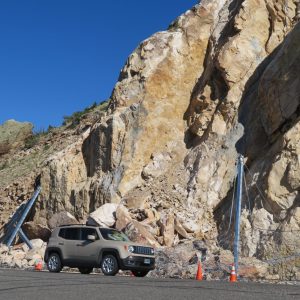 Rockfall fence