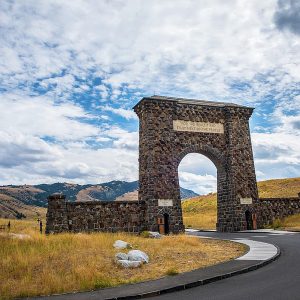 roosevelt-arch-yellowstone-national-park-gardiner-montana-jeffrey-ross